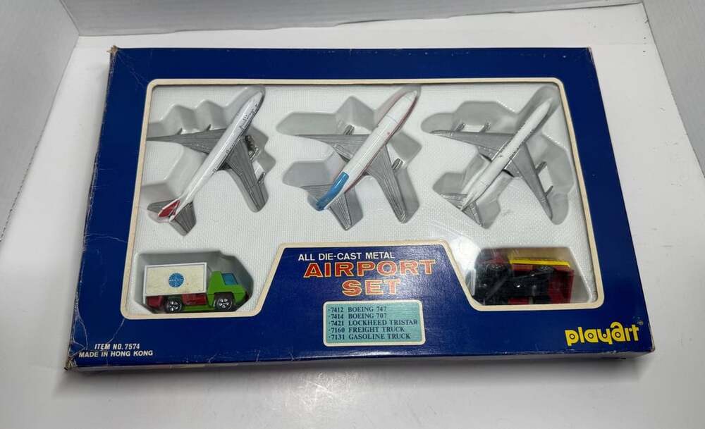 Playart Vintage Die-Cast Metal Airport Set Item No. 7574